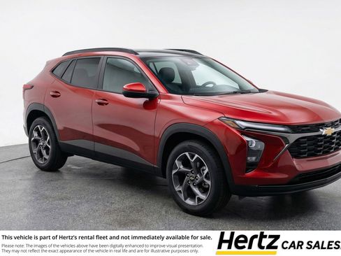 Used 2025 Chevrolet Trax LT image 1