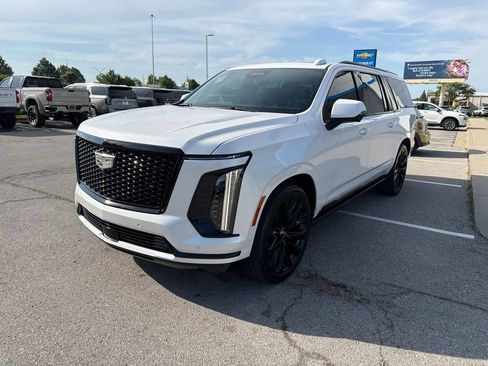 Used 2025 Cadillac Escalade ESV Sport Platinum w/ LPO, ONYX Package AWD/4WD image 7