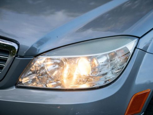 Used 2009 Mercedes-Benz C 300 Sedan image 7