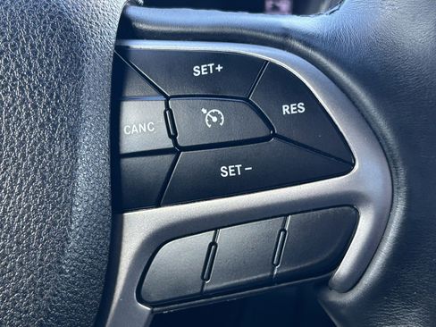 Used 2018 Jeep Grand Cherokee Limited image 23