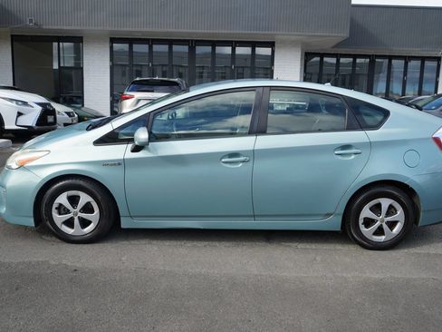 Used 2014 Toyota Prius Two FWD image 2