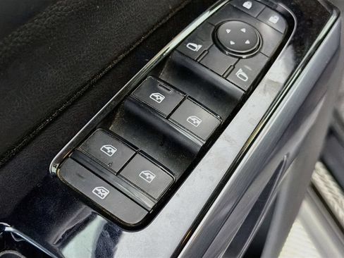 Used 2022 Nissan Pathfinder SL FWD image 21