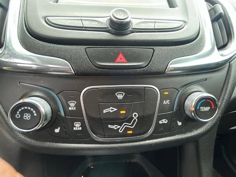 Used 2019 Chevrolet Equinox LT w/ LPO, Blackout Package FWD image 25