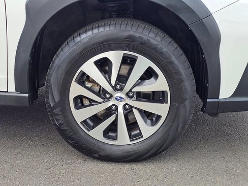 Used 2024 Subaru Outback Premium AWD/4WD image 9