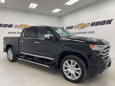 Used 2024 Chevrolet Silverado 1500 High Country w/ High Country Premium Package image 3
