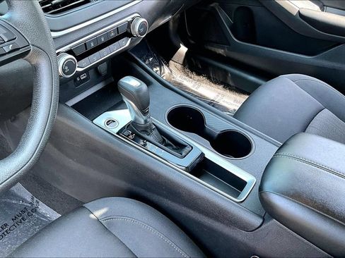Used 2024 Nissan Altima 2.5 S FWD image 15