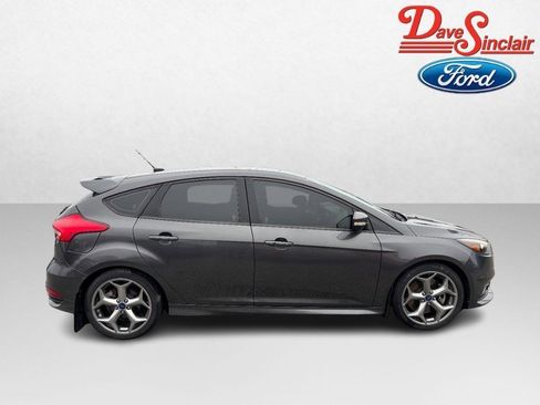 Used 2016 Ford Focus ST w/ Equipment Group 402A image 5