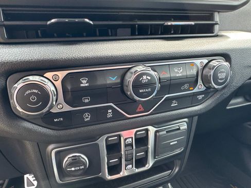 Used 2024 Jeep Wrangler Sport S image 24