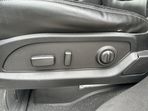 Used 2016 Chevrolet Traverse LTZ AWD/4WD image 12