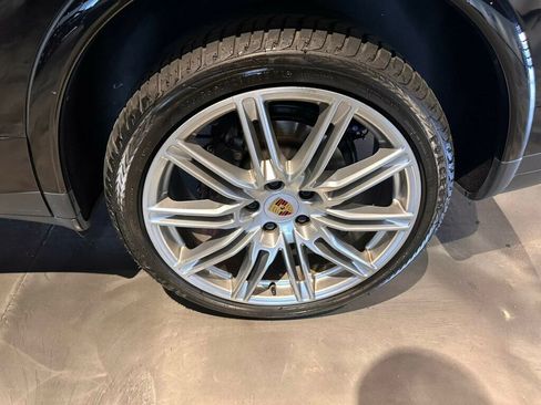 Used 2018 Porsche Cayenne AWD/4WD image 11