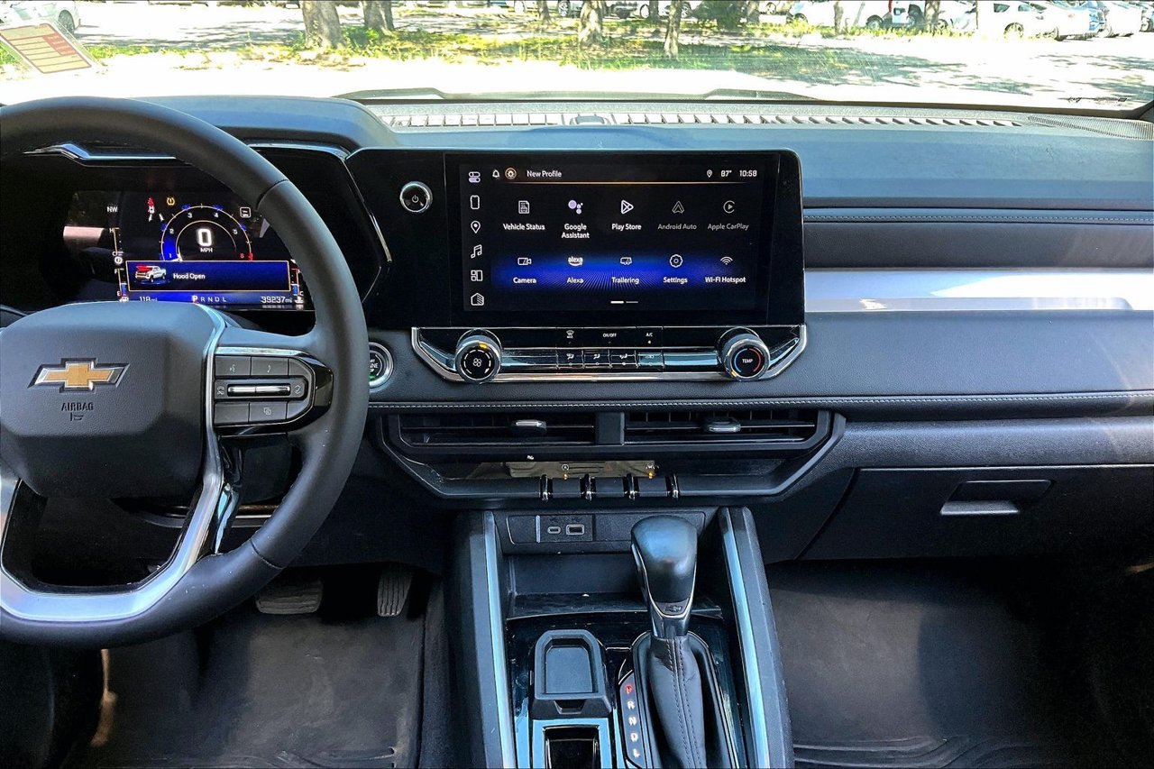 Used 2023 Chevrolet Colorado LT RWD image 9