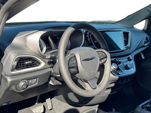 New 2026 Chrysler Pacifica Select w/ S Appearance Package AWD/4WD image 11