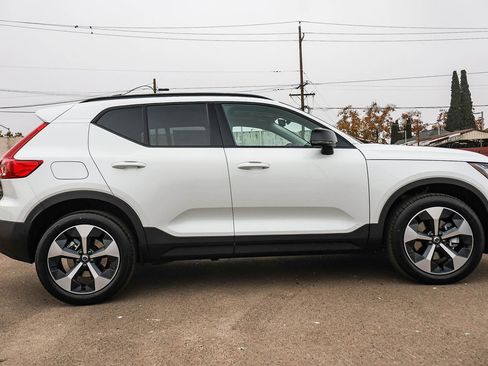 New 2026 Volvo XC40 B4 Core w/ Climate Package image 4