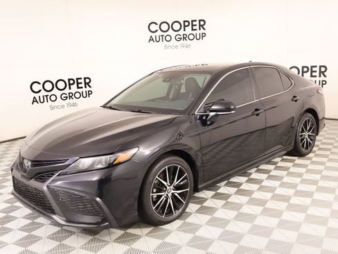 Used 2024 Toyota Camry SE w/ Convenience Package FWD image 9