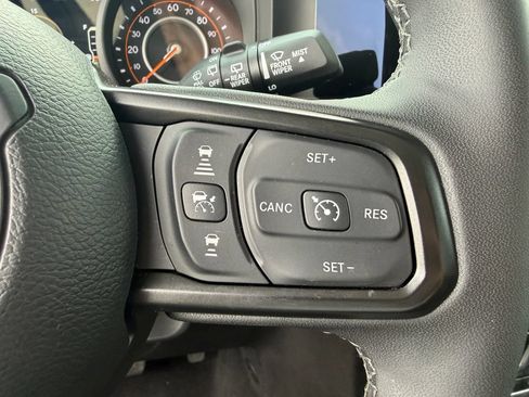 Used 2025 Jeep Wrangler Unlimited Rubicon w/ Convenience Group AWD/4WD image 12