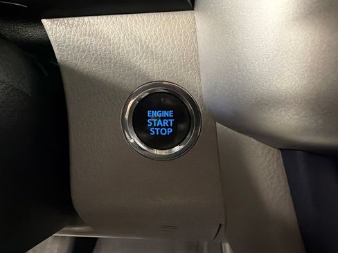Used 2015 Toyota Highlander Limited AWD/4WD image 18