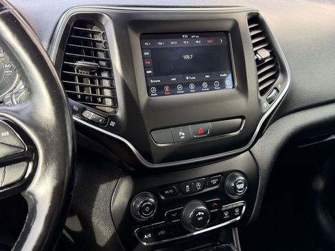 Used 2020 Jeep Cherokee Latitude Plus image 13