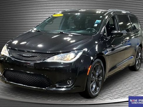 Used 2020 Chrysler Pacifica Touring-L Plus w/ S Appearance Package FWD image 1