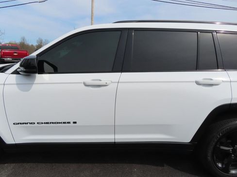 Used 2021 Jeep Grand Cherokee L Laredo image 13