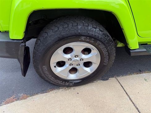 Used 2013 Jeep Wrangler Unlimited Sahara w/ Dual Top Group image 40