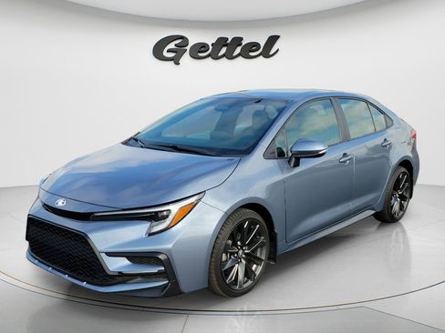 Used 2024 Toyota Corolla SE FWD image 2