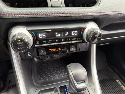 Used 2021 Toyota RAV4 SE AWD/4WD image 17