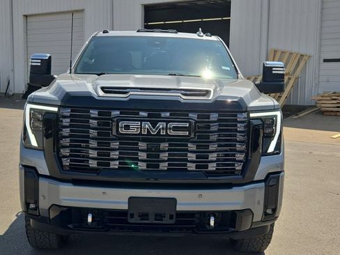 Used 2025 GMC Sierra 2500 Denali Ultimate AWD/4WD image 2