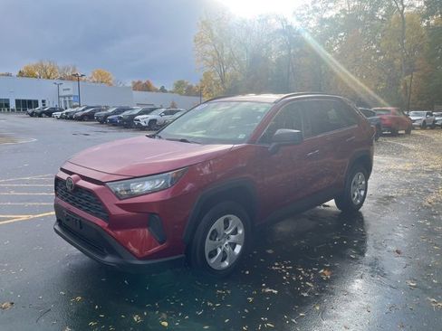 Used 2019 Toyota RAV4 LE image 2