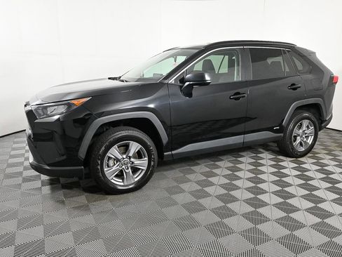 Used 2022 Toyota RAV4 LE image 2