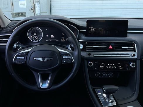 Used 2025 Genesis G70 2.5T image 14