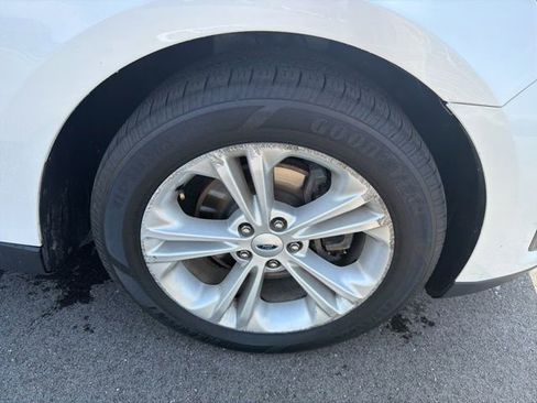 Used 2018 Ford Taurus SEL w/ Equipment Group 201A FWD image 4