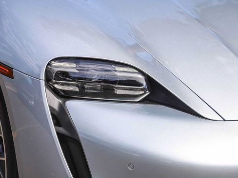 Used 2022 Porsche Taycan RWD image 4