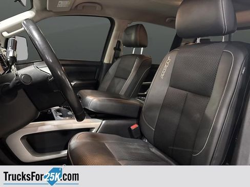 Used 2018 Nissan Titan PRO-4X image 4