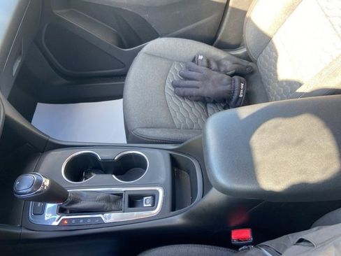 Used 2021 Chevrolet Equinox LT image 17