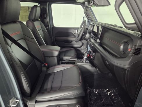 Certified 2026 Jeep Wrangler Unlimited Rubicon image 32