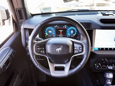 Used 2025 Ford Bronco Outer Banks image 19