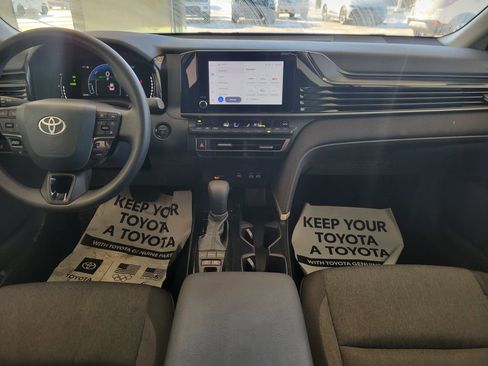 Used 2025 Toyota Camry LE image 11