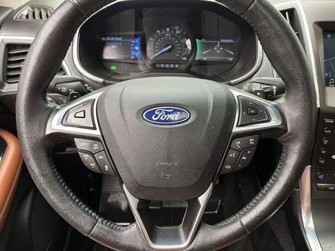 Used 2019 Ford Edge Titanium w/ Equipment Group 301A AWD/4WD image 17