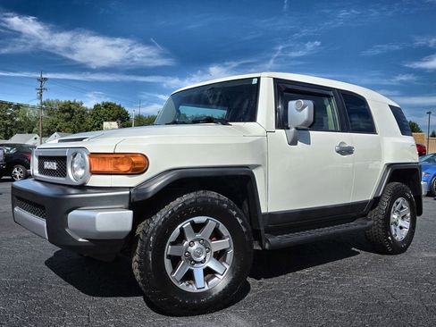 Used 2014 Toyota FJ Cruiser 4WD image 1