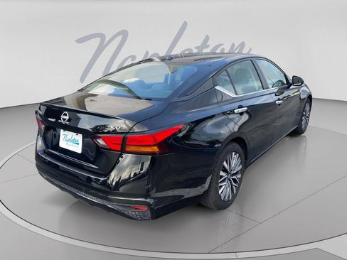 Used 2024 Nissan Altima 2.5 SV FWD image 9