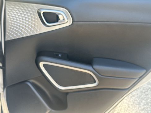 Used 2024 Kia Soul LX w/ Option Group 015 FWD image 16