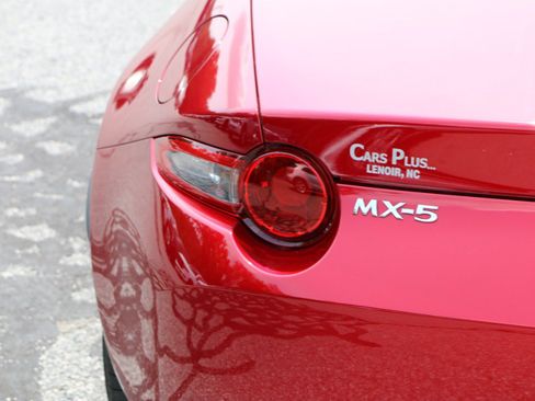 Used 2023 MAZDA MX-5 Miata Sport RWD image 6