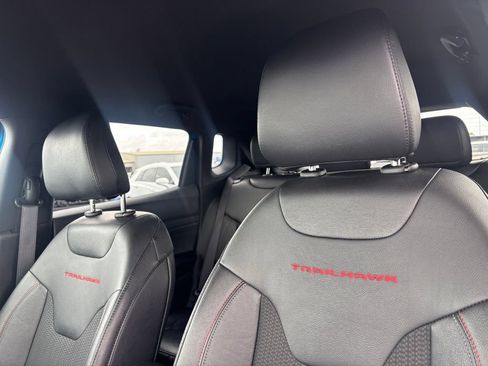 Used 2025 Jeep Compass Trailhawk AWD/4WD image 12