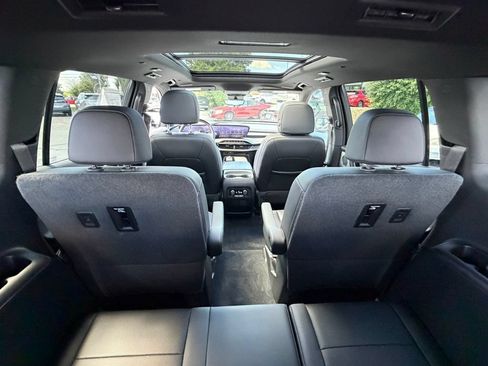 Certified 2025 Buick Enclave Avenir w/ Super Cruise Package AWD/4WD image 11