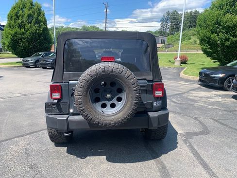 Used 2017 Jeep Wrangler Unlimited Sport w/ Quick Order Package 24S AWD/4WD image 7