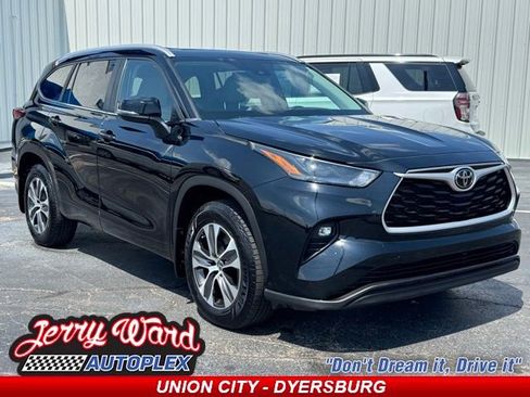 Used 2023 Toyota Highlander XLE image 1