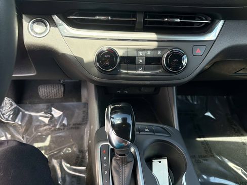 Used 2024 Buick Envista Preferred FWD image 25