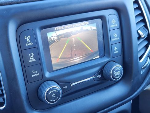 Used 2018 Jeep Compass Latitude image 21