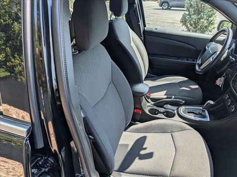 Used 2013 Chrysler 200 Touring FWD image 12