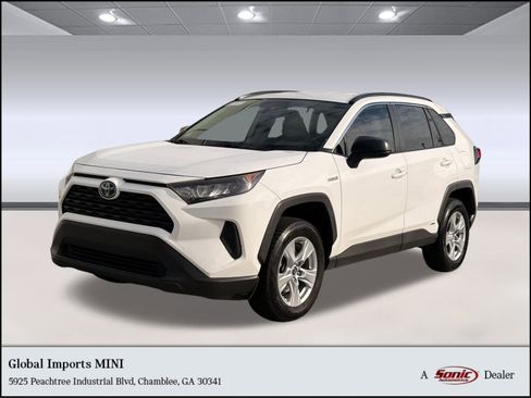 Used 2019 Toyota RAV4 LE image 1